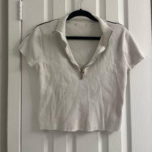 Liz & Co Crop top with zip neck